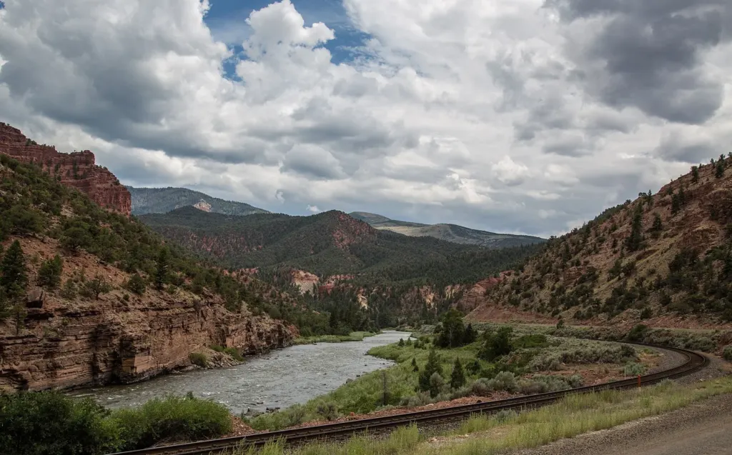 Colorado River Road following the Colorado River through the valley between Burns and Dotsero